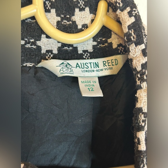 Austin Reed Black and White Houndstooth Blazer - Picture 5 of 7